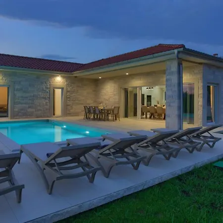 Fuska With Private Pool * Pinezići