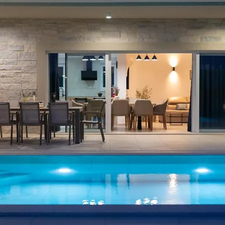 Fuska With Private Pool Willa Pinezići