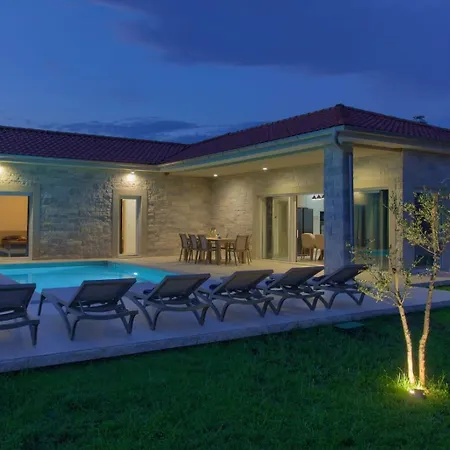 Fuska With Private Pool Pinezići