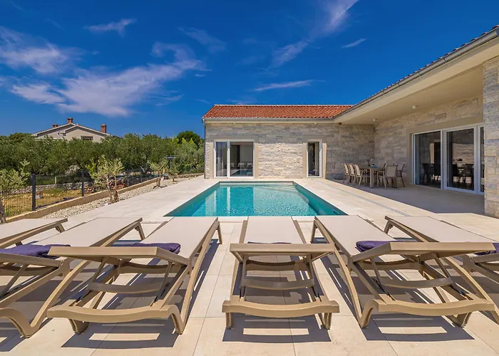 Fuska With Private Pool Pinezići