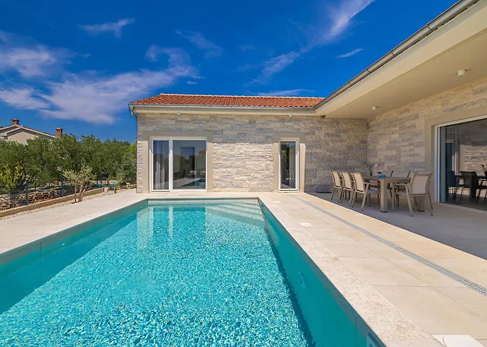 Fuska With Private Pool Pinezići
