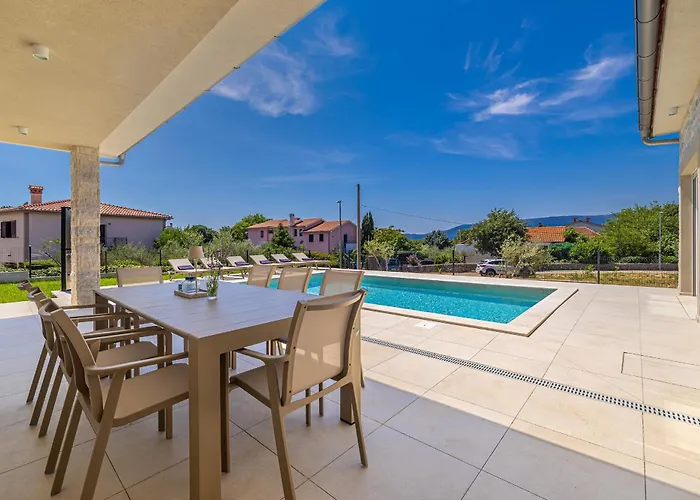 Villa Fuska With Private Pool Pinezići