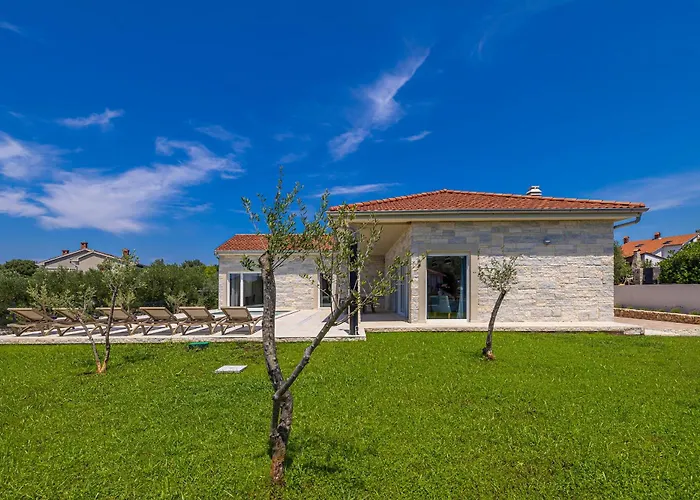 Fuska With Private Pool Pinezići