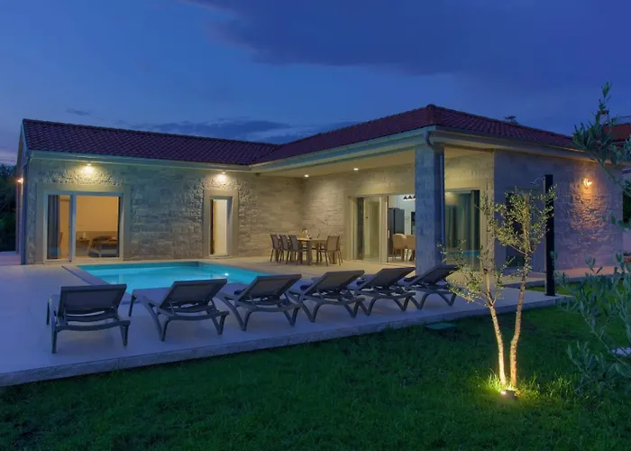 Fuska With Private Pool Pinezići