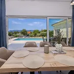 Fuska With Private Pool * Pinezići