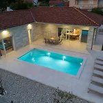 Fuska With Private Pool * Pinezići