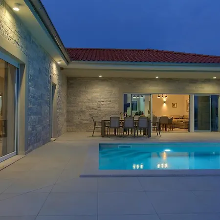 Fuska With Private Pool