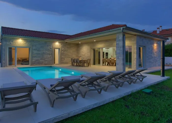 Fuska With Private Pool * Pinezići