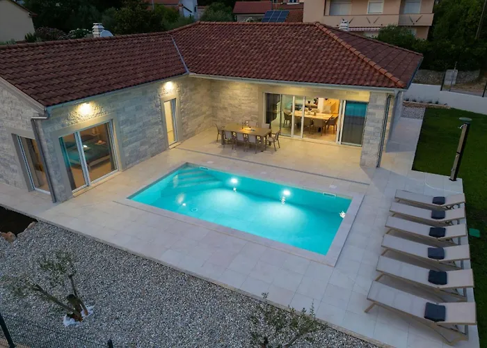 Fuska With Private Pool * Pinezići