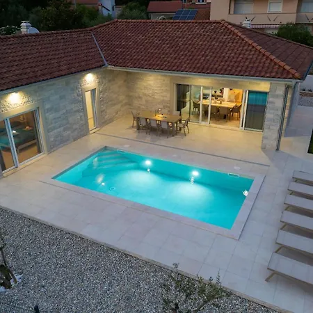 Fuska With Private Pool * Pinezići
