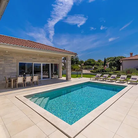 Fuska With Private Pool וילה Pinezići
